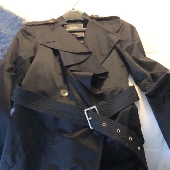 Vince Camuto raincoat - Picture 7 of 7